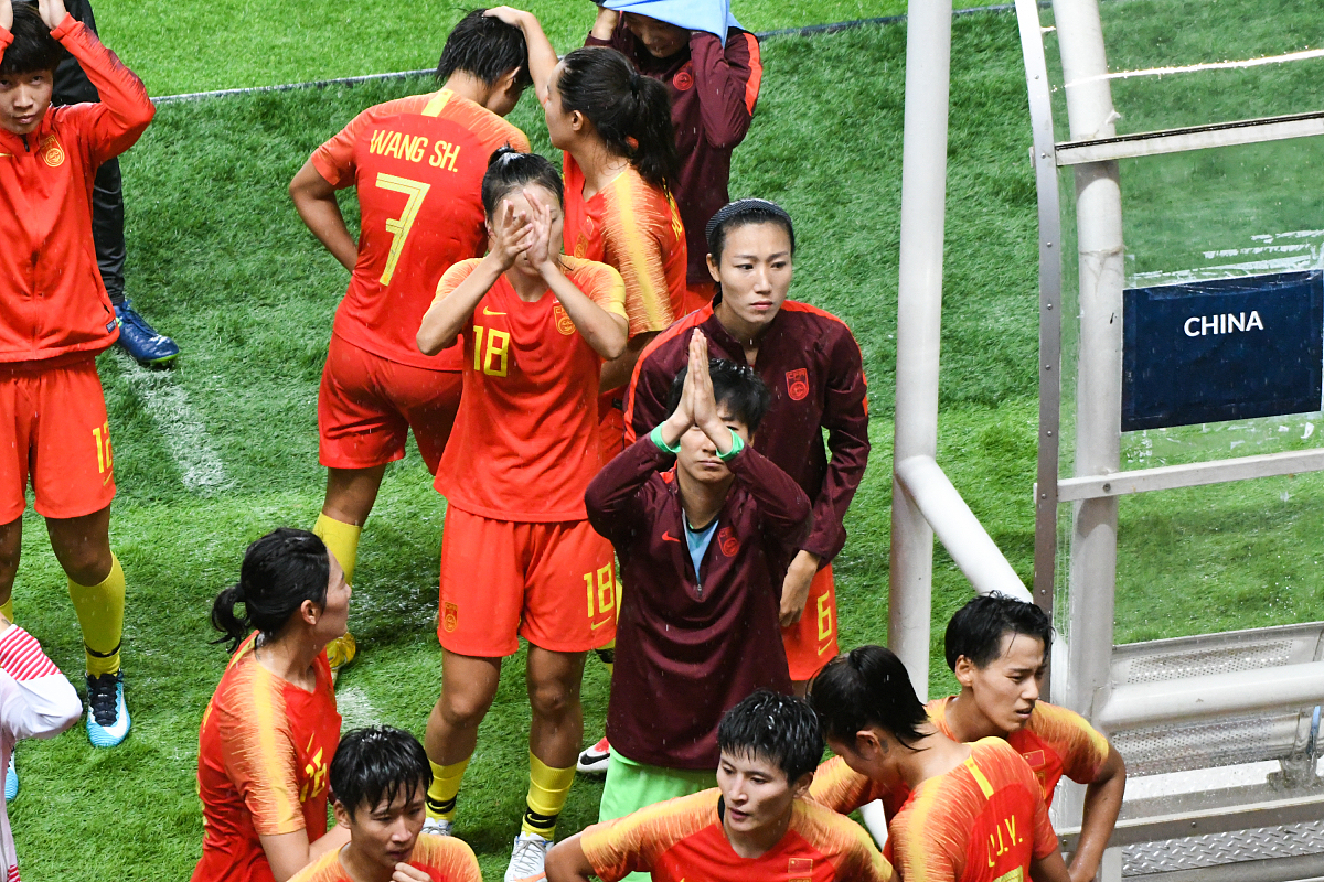 战胜强敌！中国女足在比赛中英勇表现取胜