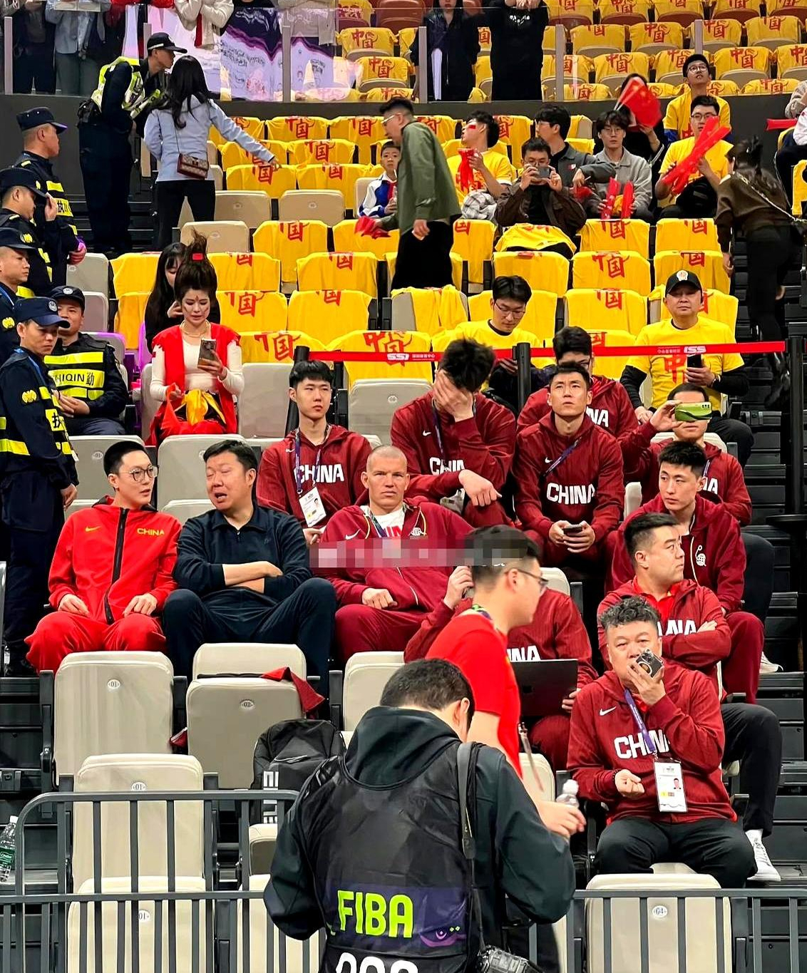 球队实力劲爆，吸引众多球迷到场观战