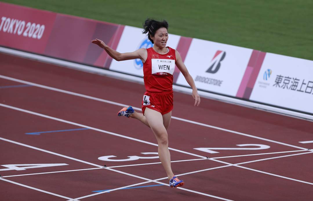 田径女子百米决赛惊心动魄，金牌花落谁家？