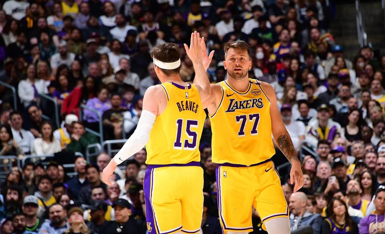 希腊男篮鏖战湖人，米尔萨普三分雨点燃全场的简单介绍