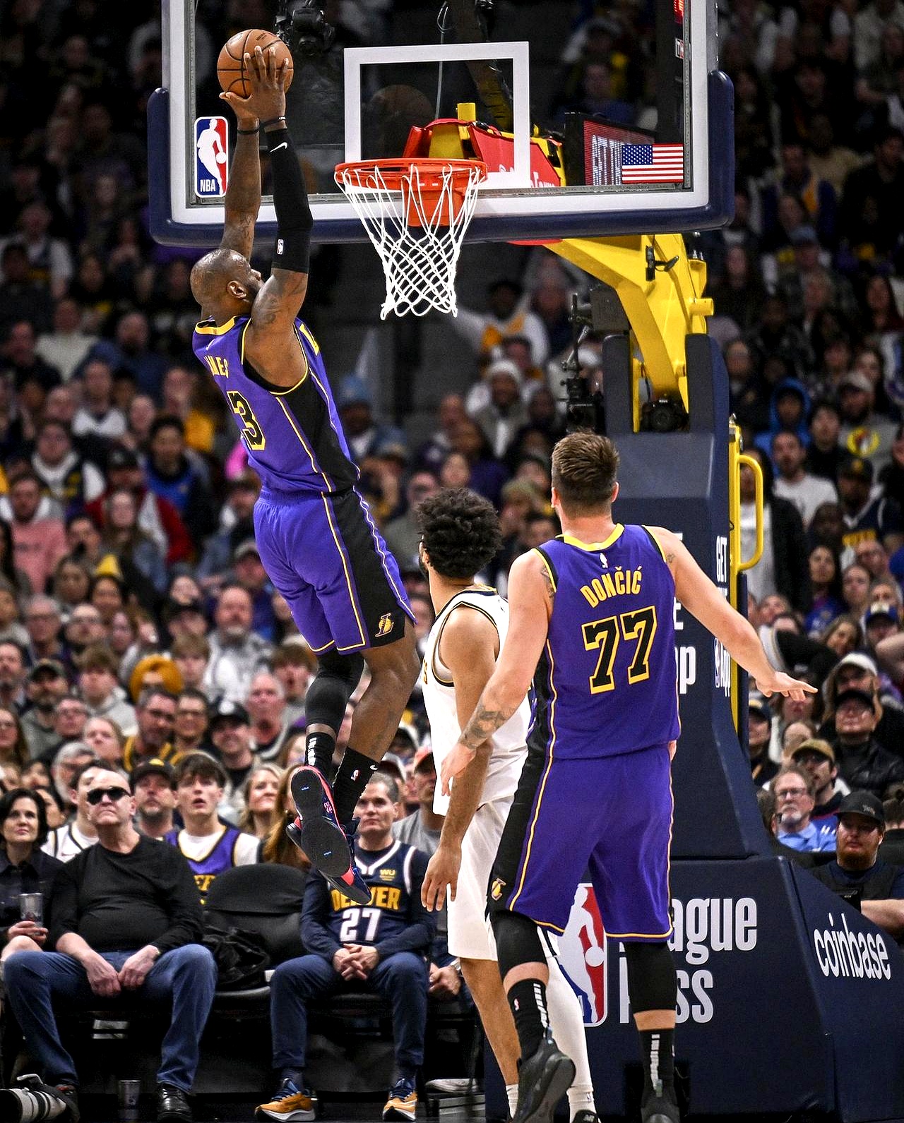 包含浓眉哥率队力克篮网，湖人全队归位联赛顶峰的词条