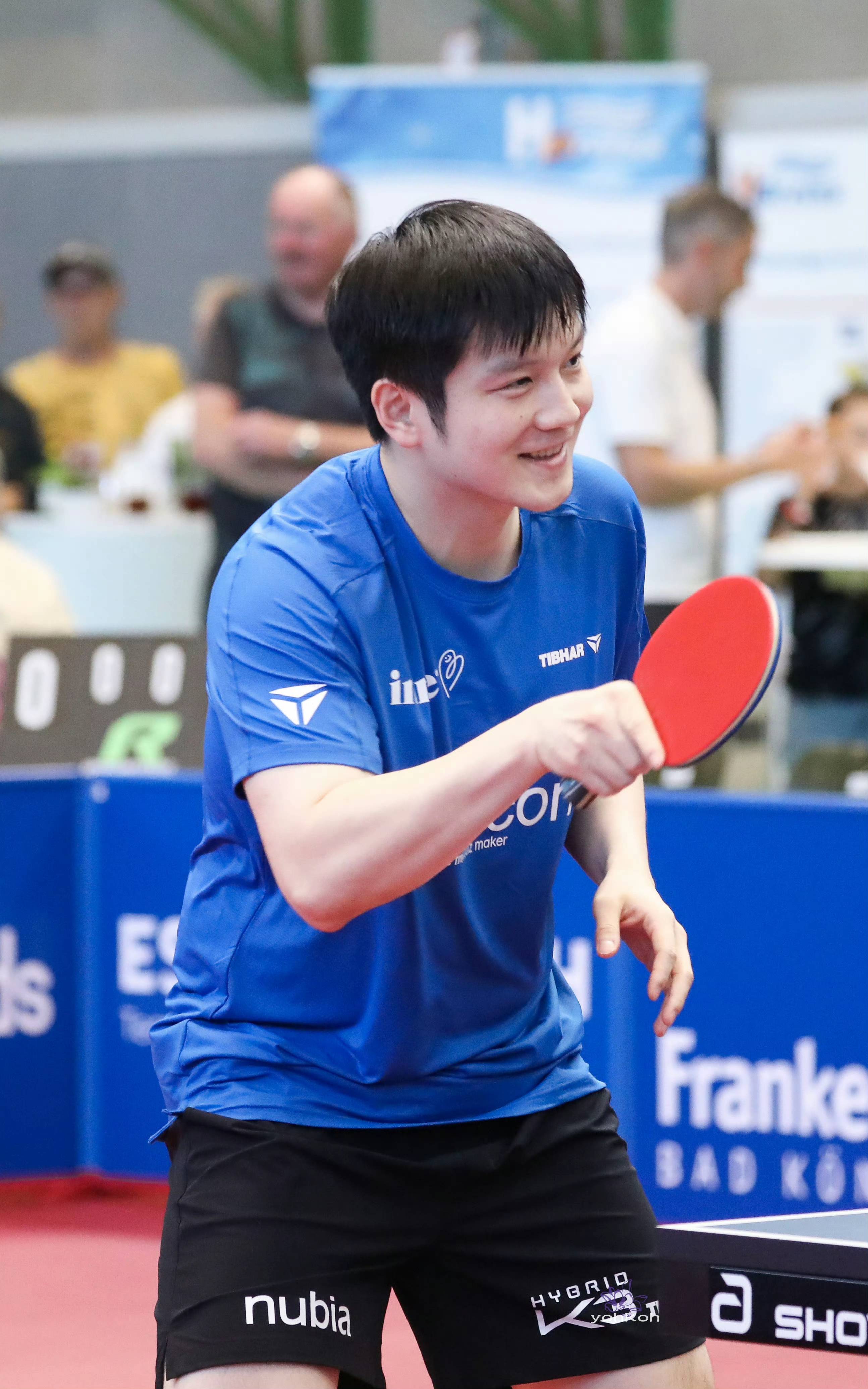 包含英国乒乓球队力克日本乒乓球队，樊振东统治全场的词条