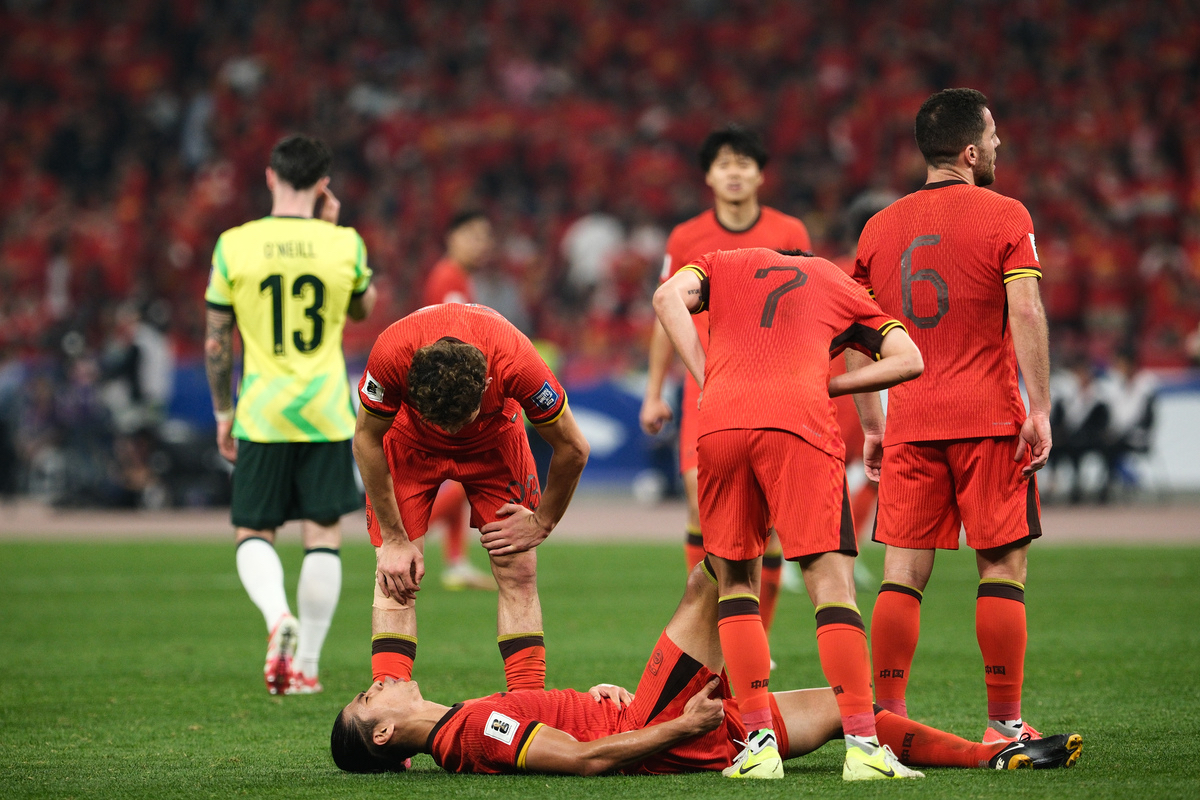 开云体育在线-一场经典之战！足球点燃球迷热情