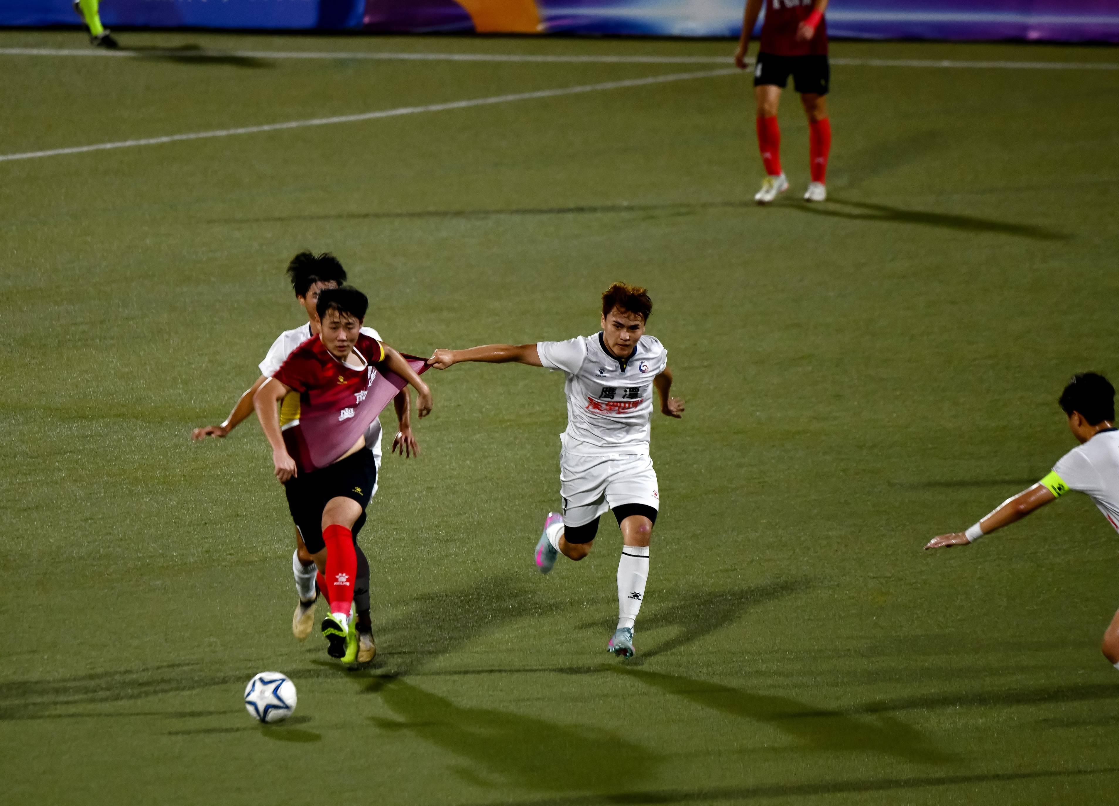 一场经典之战！足球点燃球迷热情