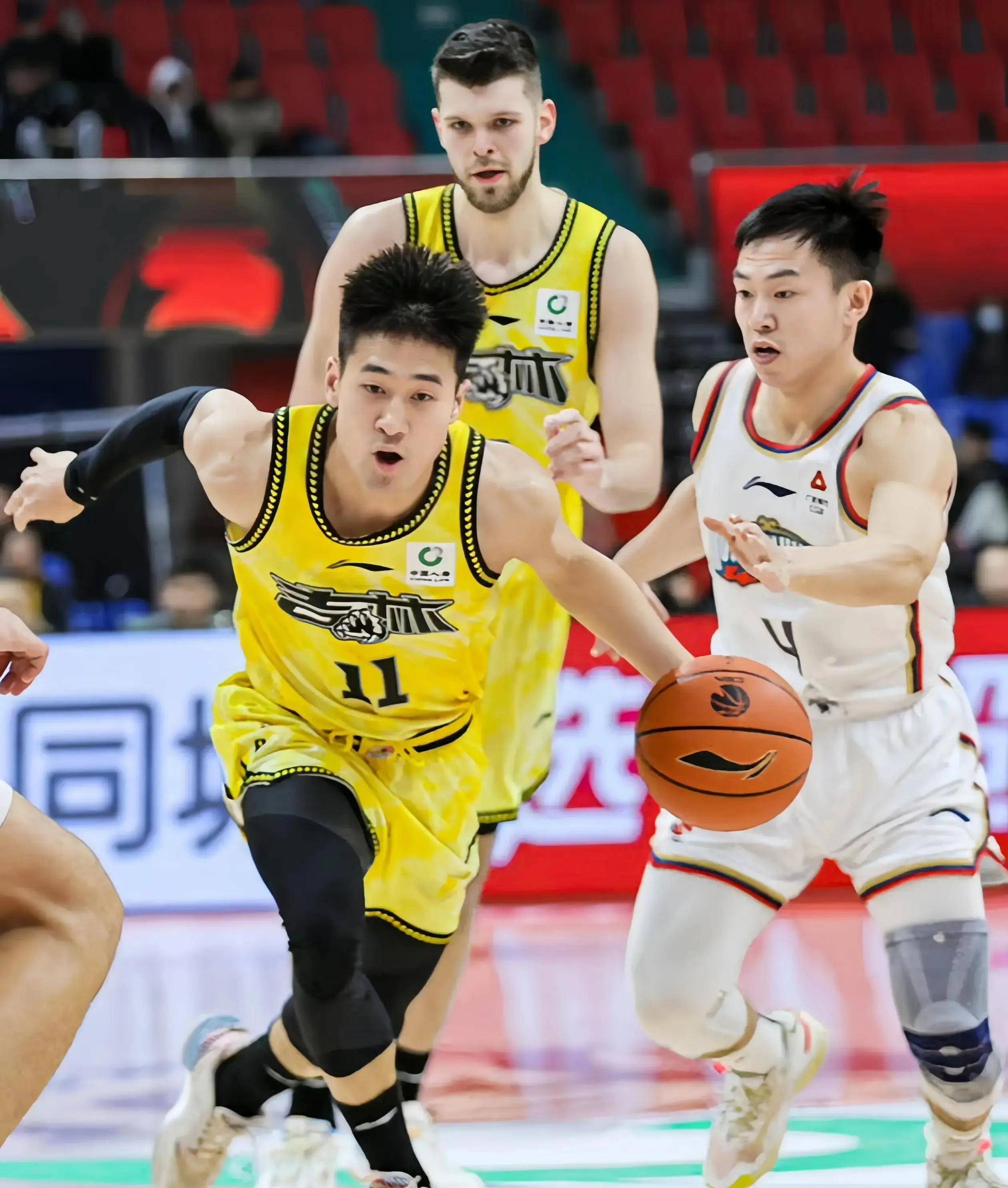 开云体育中国-球星爆发！CBA赛场再现神级操作的简单介绍