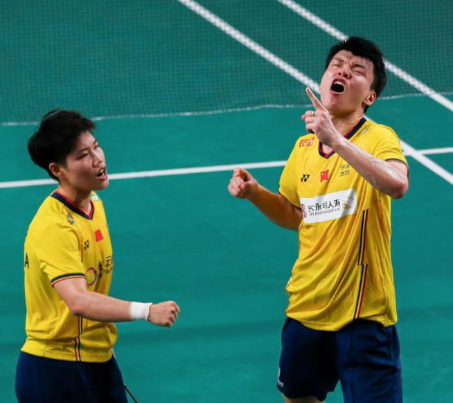 印尼队鏖战韩国队，黄鸭组合刷新纪录