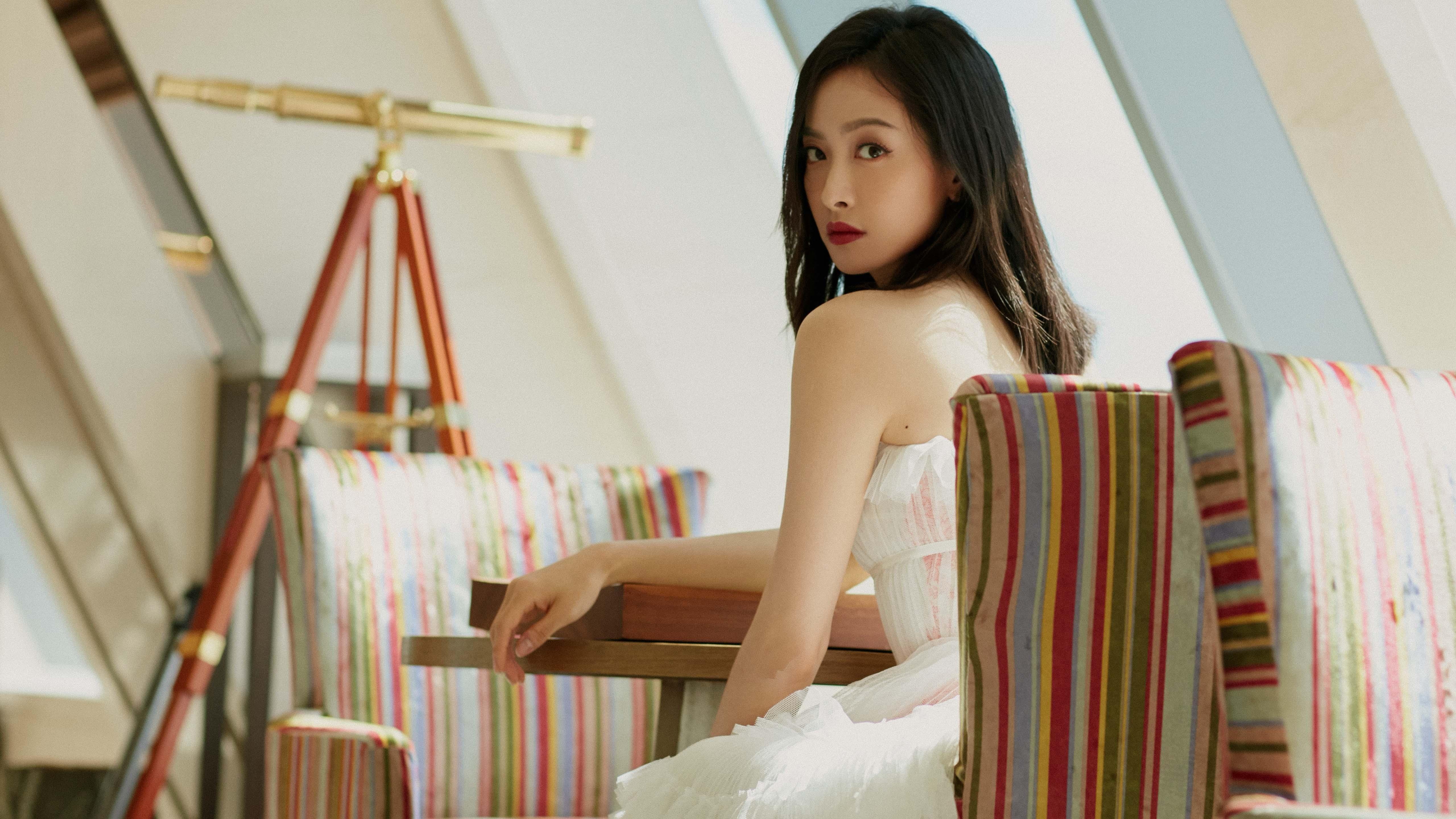 紫百合夜绽，C罗绝杀光芒耀欧联，佛罗伦萨对阵塞维利亚的传奇之夜