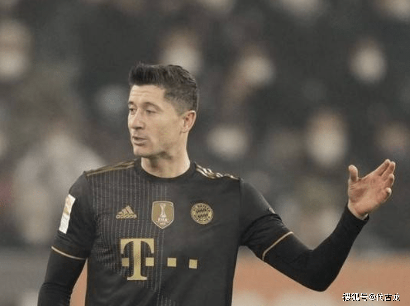 德甲争冠战之夜，卡马文加攻防转换核心