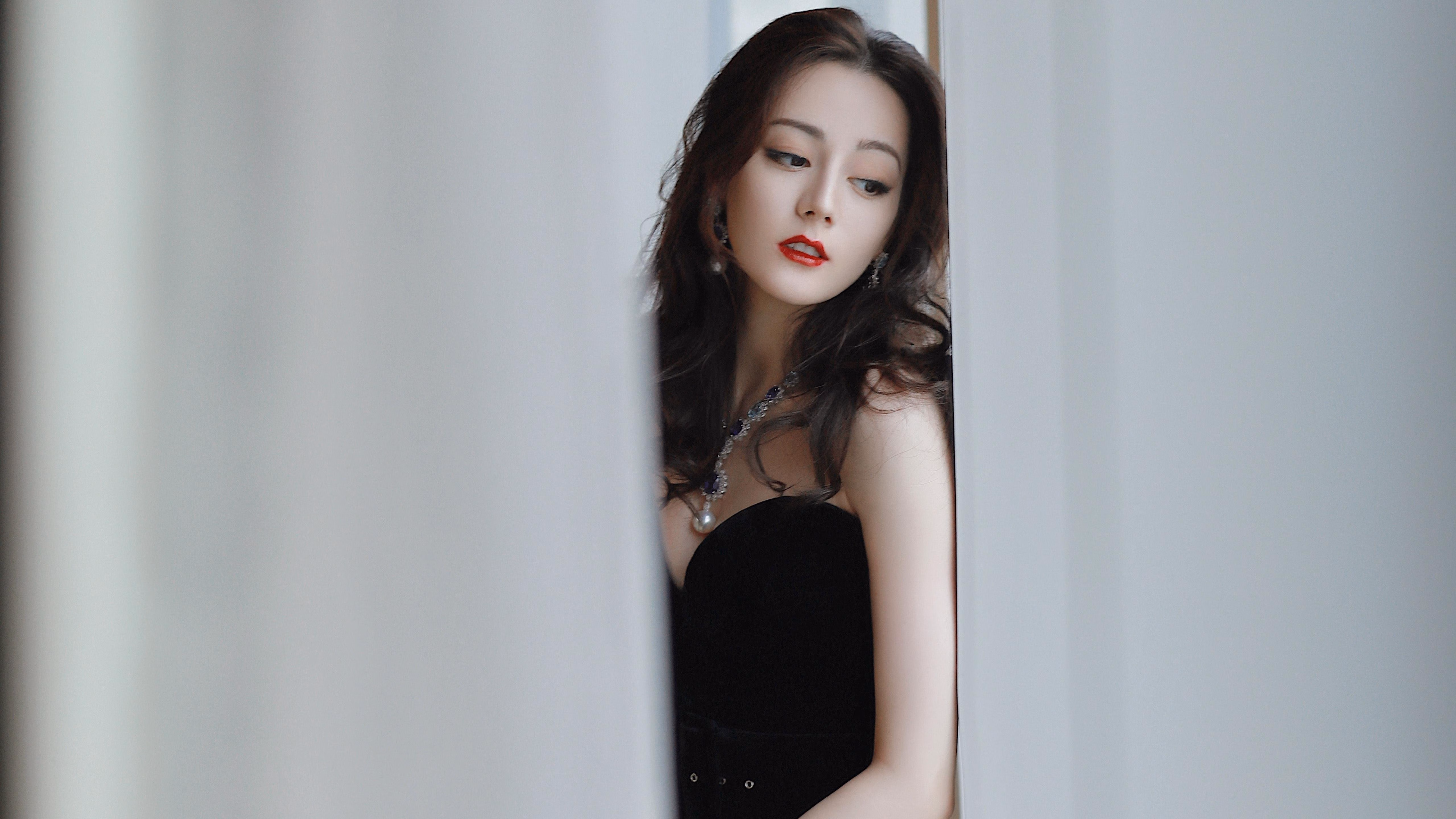 詹姆斯跨越运动场域的欧冠之夜，当伟大成为唯一的救赎